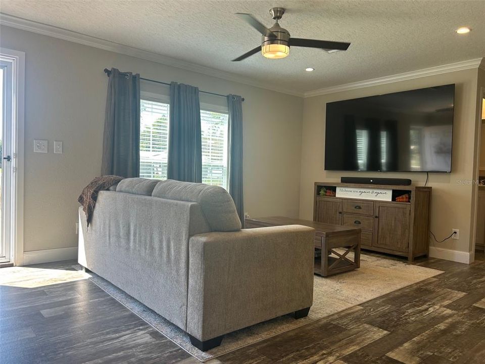 For Sale: $249,900 (3 beds, 2 baths, 1248 Square Feet)