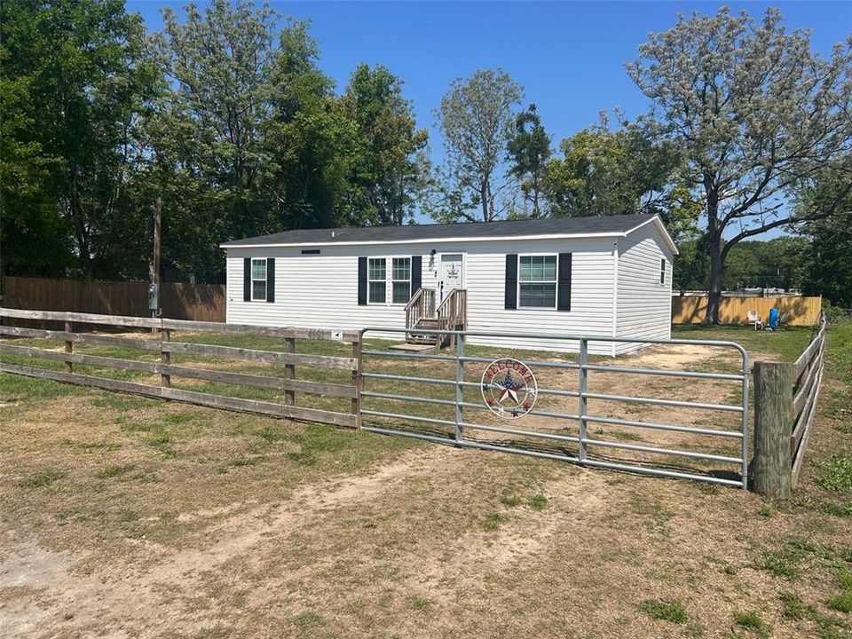 For Sale: $249,900 (3 beds, 2 baths, 1248 Square Feet)