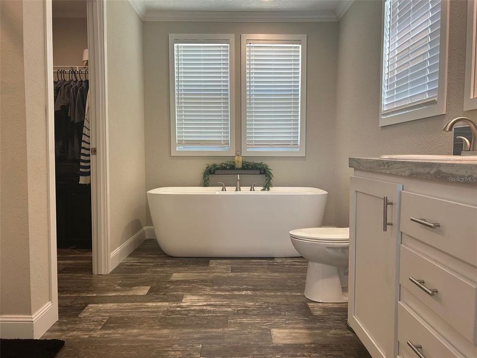 For Sale: $249,900 (3 beds, 2 baths, 1248 Square Feet)