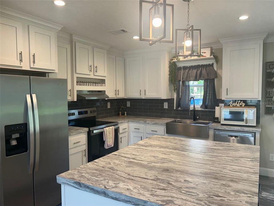 For Sale: $249,900 (3 beds, 2 baths, 1248 Square Feet)