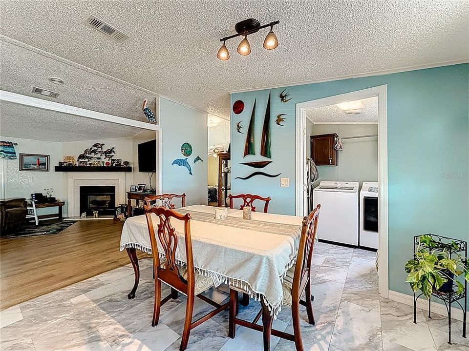 En Venta: $265,000 (3 camas, 3 baños, 1728 Pies cuadrados)