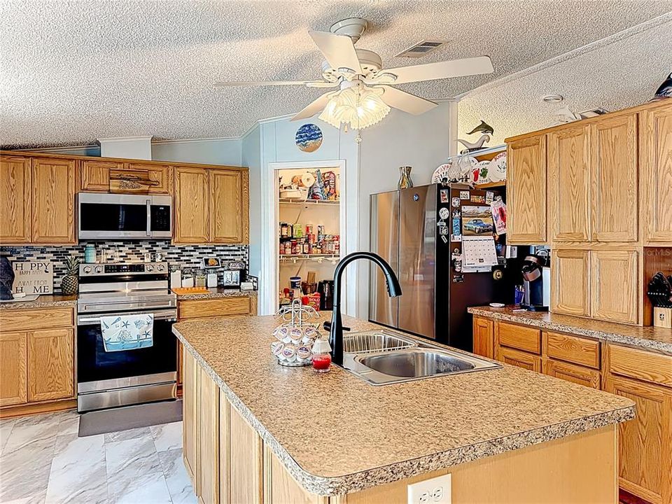 En Venta: $265,000 (3 camas, 3 baños, 1728 Pies cuadrados)