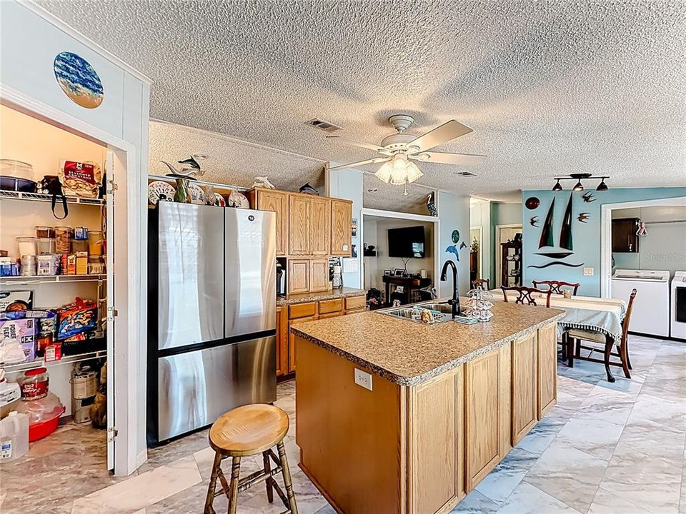 En Venta: $265,000 (3 camas, 3 baños, 1728 Pies cuadrados)