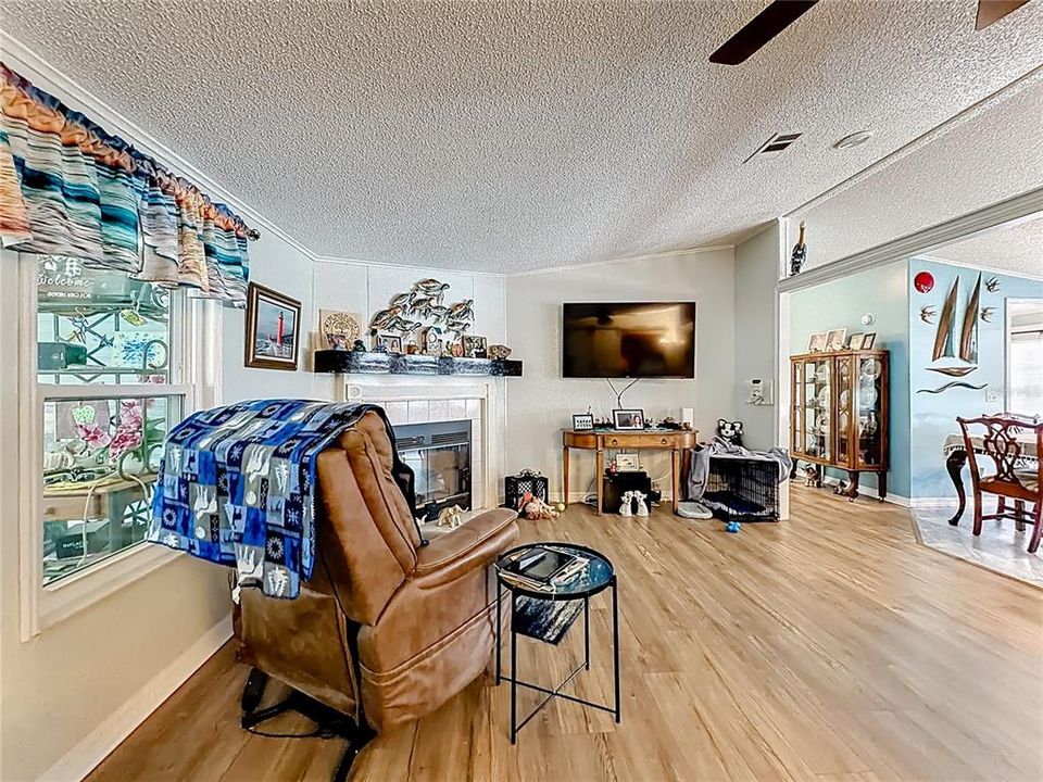 En Venta: $265,000 (3 camas, 3 baños, 1728 Pies cuadrados)