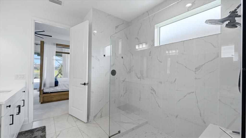 En Venta: $889,000 (4 camas, 3 baños, 2805 Pies cuadrados)
