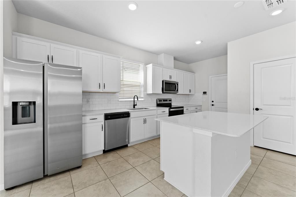 For Rent: $2,500 (3 beds, 2 baths, 1822 Square Feet)