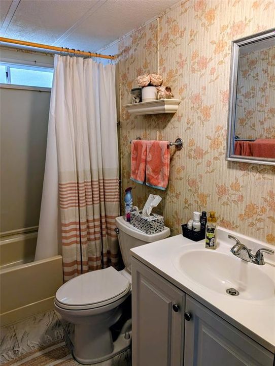 For Sale: $173,000 (2 beds, 2 baths, 836 Square Feet)