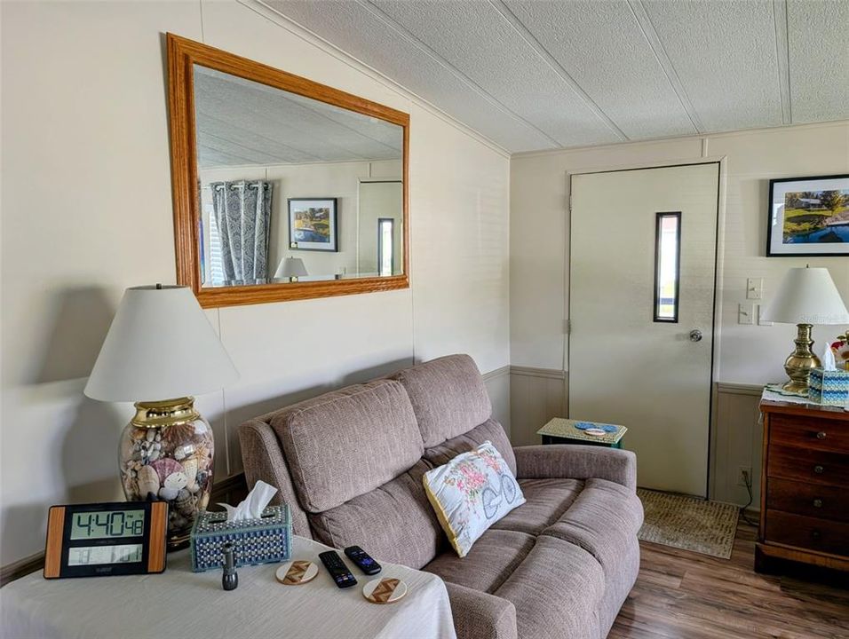 For Sale: $173,000 (2 beds, 2 baths, 836 Square Feet)