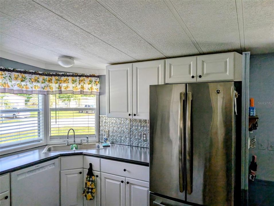 For Sale: $173,000 (2 beds, 2 baths, 836 Square Feet)