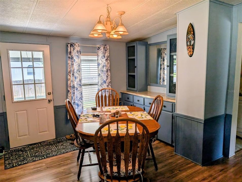 For Sale: $173,000 (2 beds, 2 baths, 836 Square Feet)