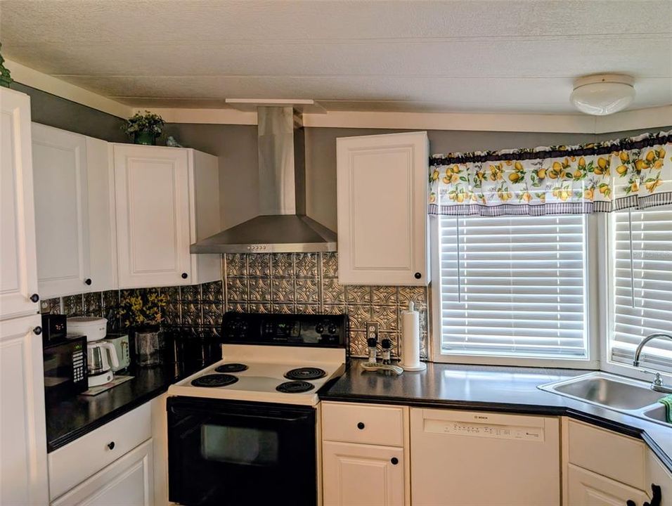 For Sale: $173,000 (2 beds, 2 baths, 836 Square Feet)