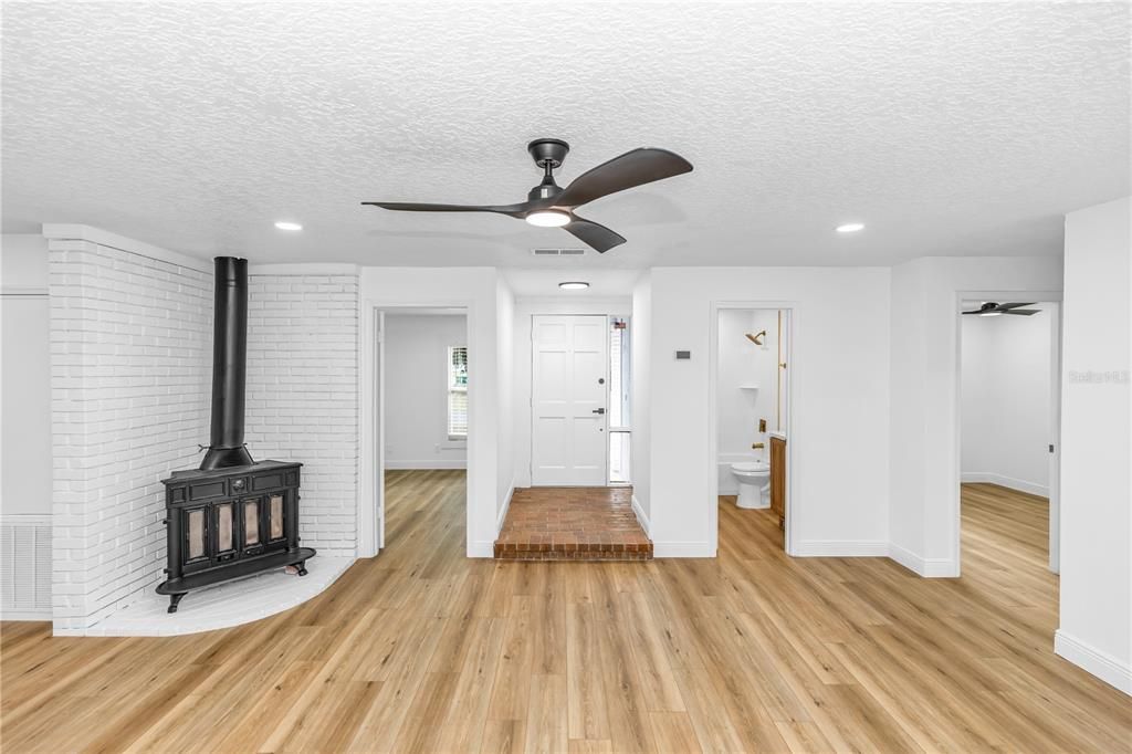 For Sale: $320,000 (3 beds, 2 baths, 1168 Square Feet)