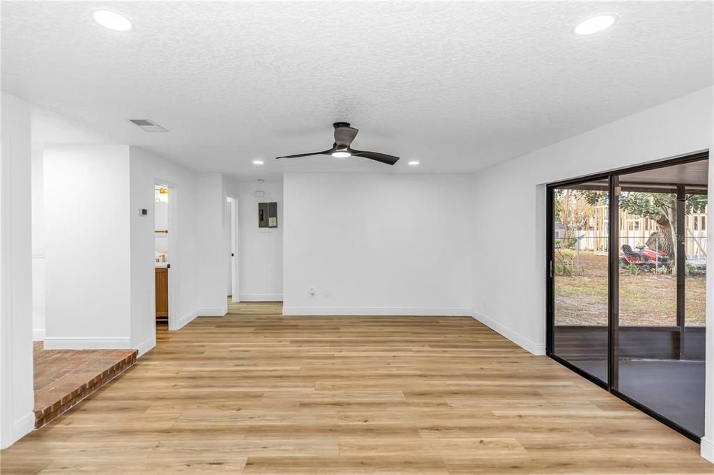 For Sale: $320,000 (3 beds, 2 baths, 1168 Square Feet)