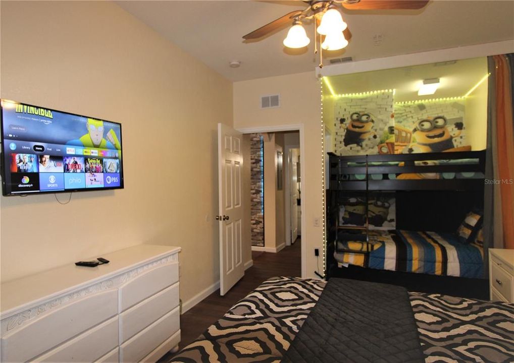 For Sale: $288,000 (2 beds, 2 baths, 1081 Square Feet)