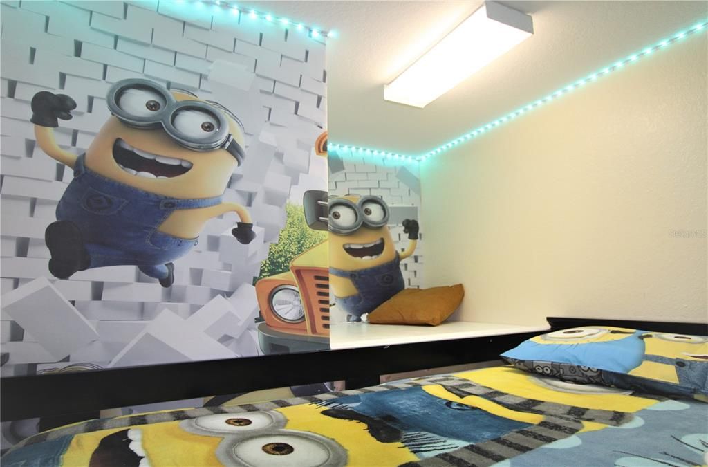 For Sale: $288,000 (2 beds, 2 baths, 1081 Square Feet)