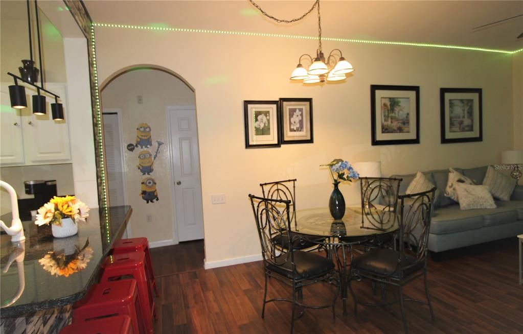 For Sale: $288,000 (2 beds, 2 baths, 1081 Square Feet)