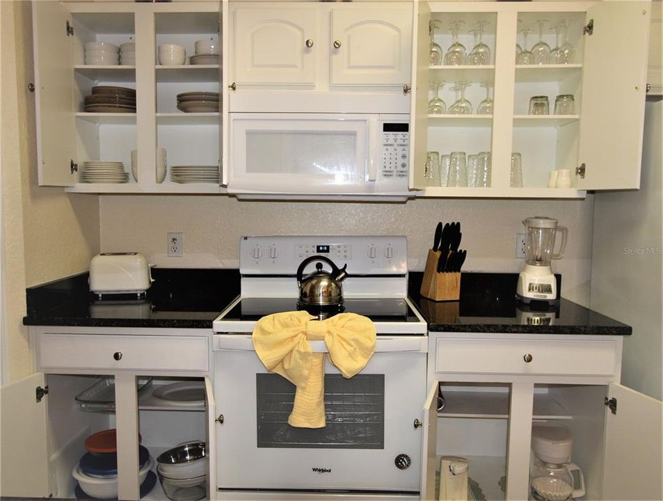 For Sale: $288,000 (2 beds, 2 baths, 1081 Square Feet)