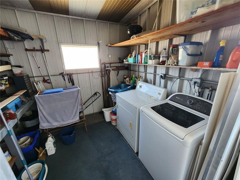 For Sale: $129,000 (2 beds, 1 baths, 912 Square Feet)