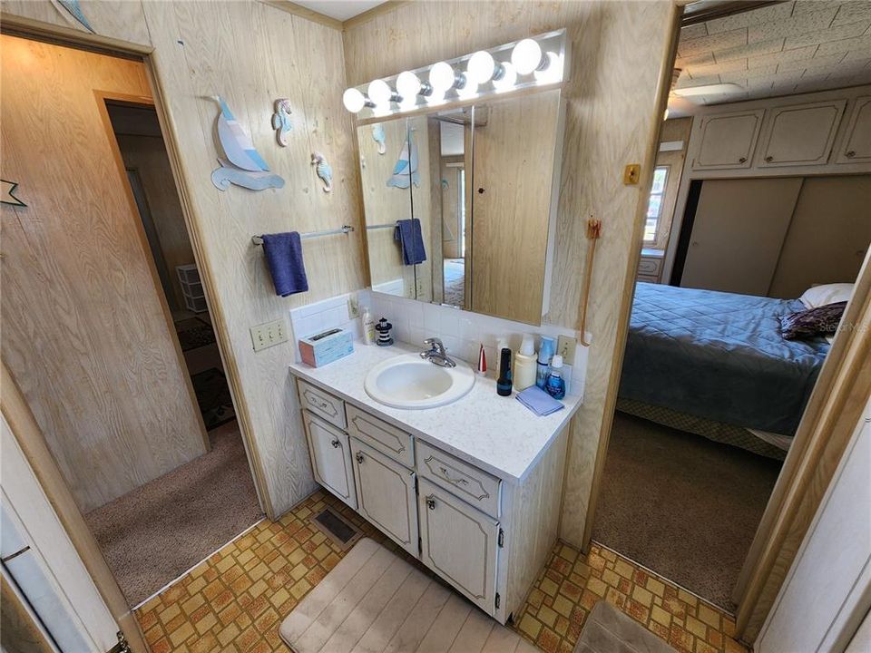 For Sale: $129,000 (2 beds, 1 baths, 912 Square Feet)