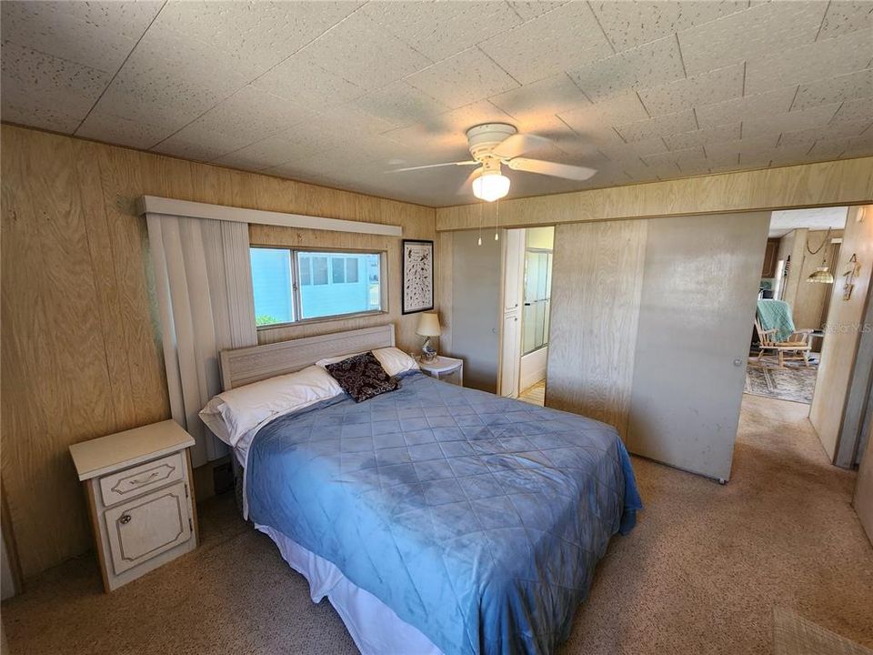 For Sale: $129,000 (2 beds, 1 baths, 912 Square Feet)