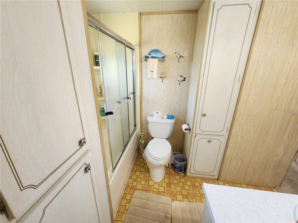 For Sale: $129,000 (2 beds, 1 baths, 912 Square Feet)