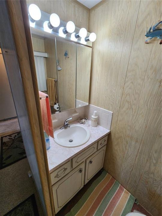 For Sale: $129,000 (2 beds, 1 baths, 912 Square Feet)