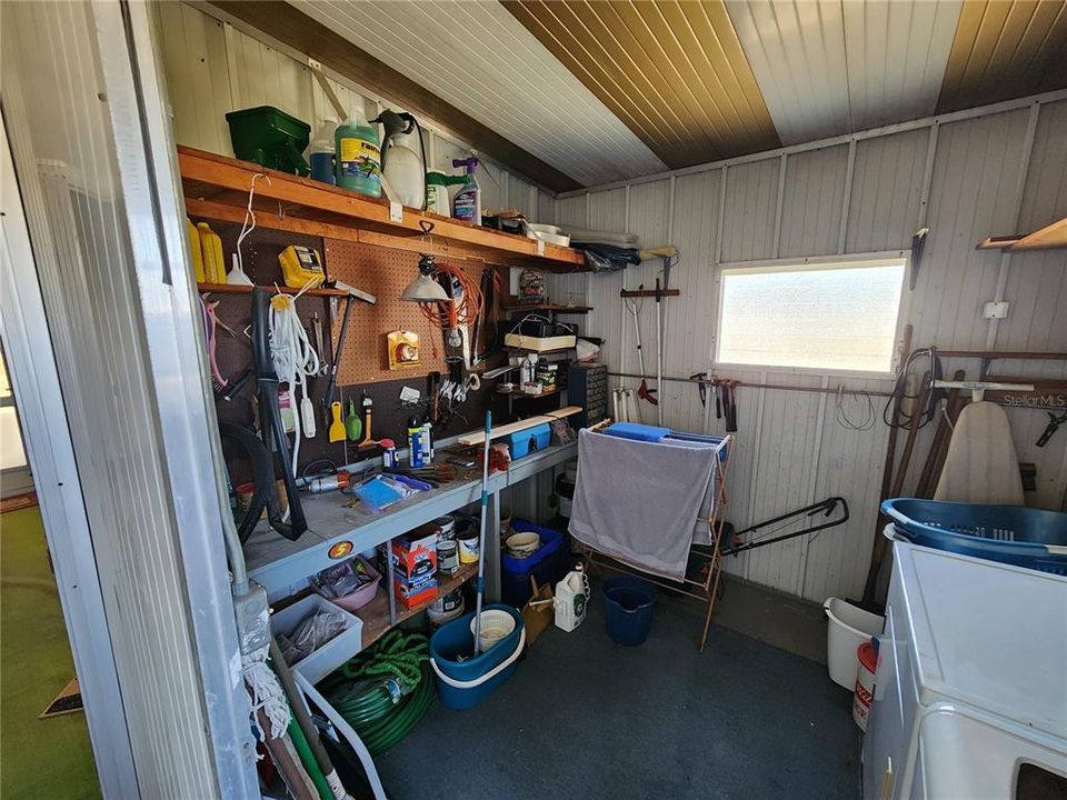 For Sale: $129,000 (2 beds, 1 baths, 912 Square Feet)