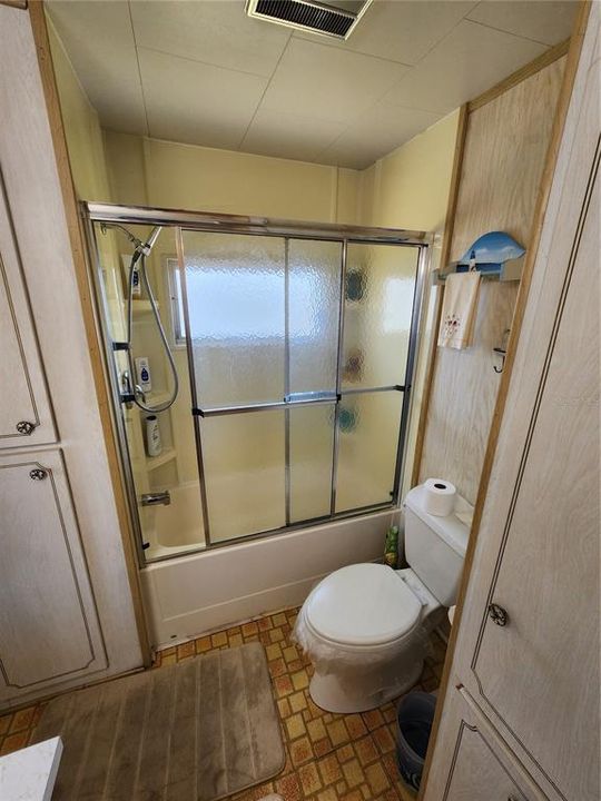 For Sale: $129,000 (2 beds, 1 baths, 912 Square Feet)