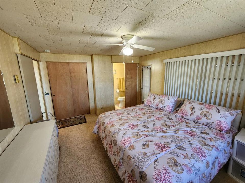 For Sale: $129,000 (2 beds, 1 baths, 912 Square Feet)