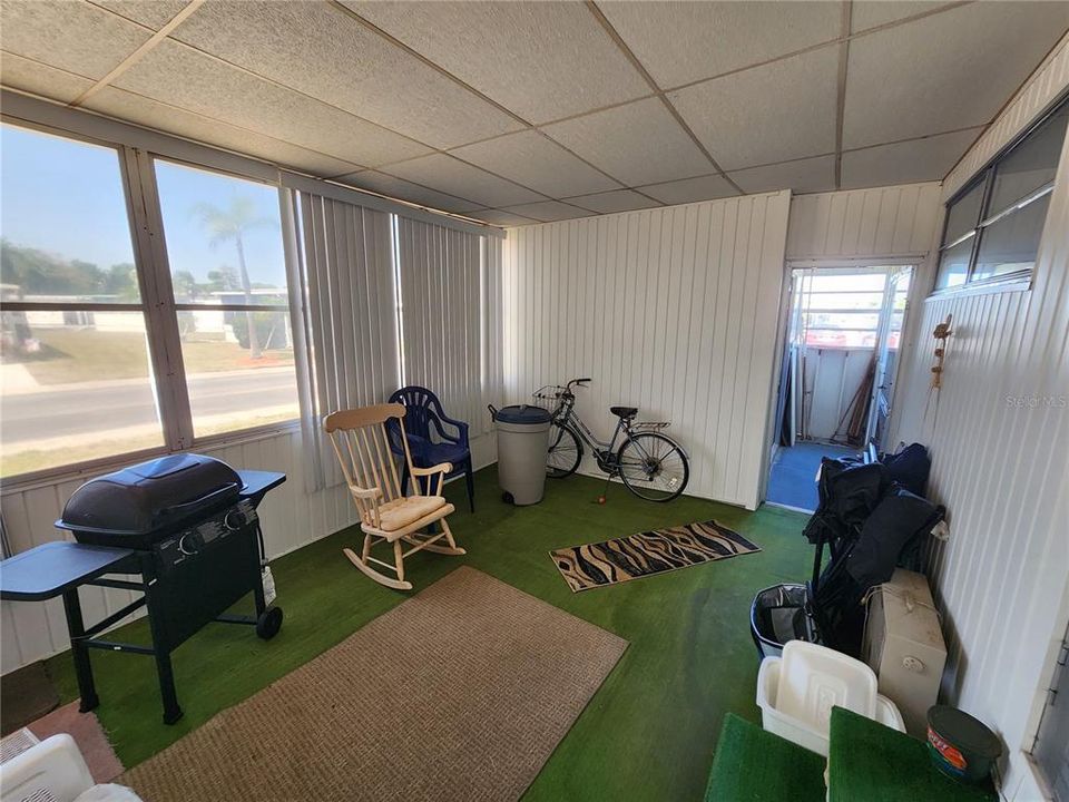 For Sale: $129,000 (2 beds, 1 baths, 912 Square Feet)