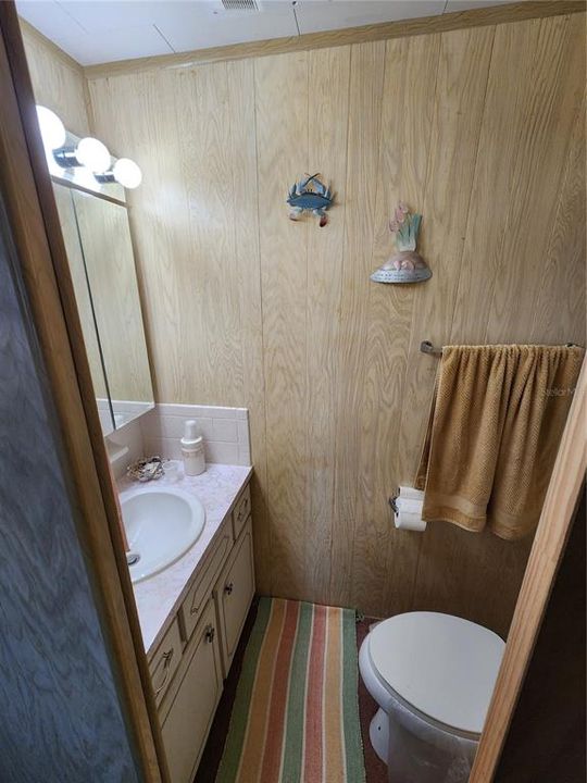 For Sale: $129,000 (2 beds, 1 baths, 912 Square Feet)