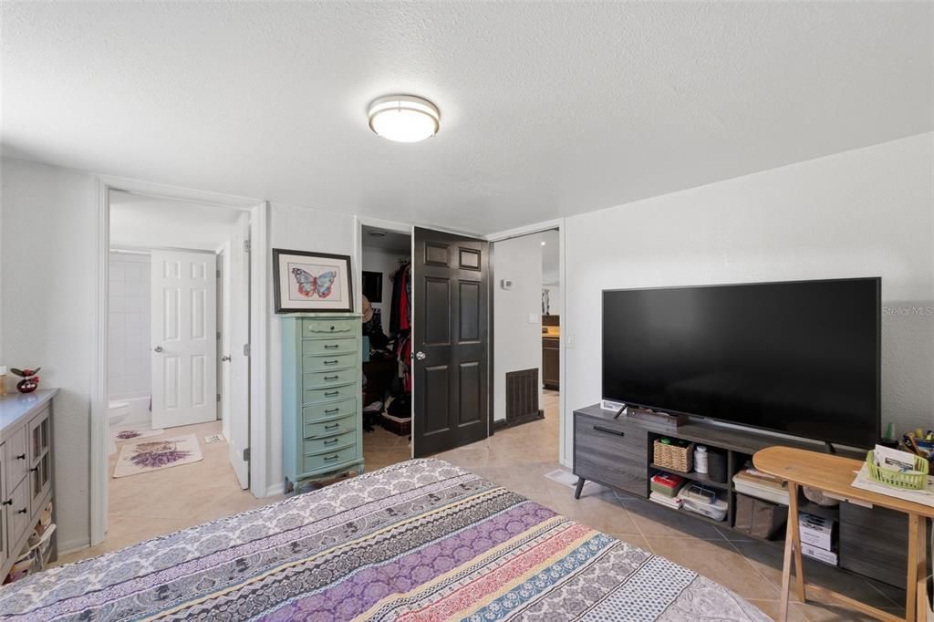 Active With Contract: $262,000 (3 beds, 2 baths, 1520 Square Feet)