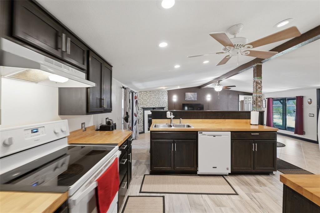 Active With Contract: $262,000 (3 beds, 2 baths, 1520 Square Feet)