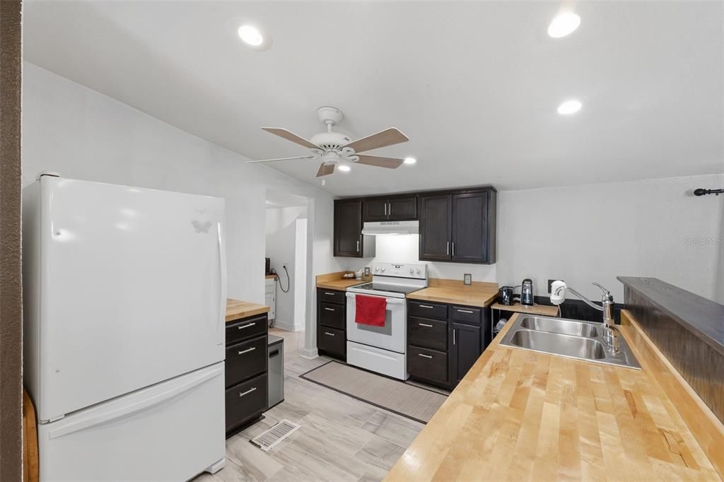 Active With Contract: $262,000 (3 beds, 2 baths, 1520 Square Feet)