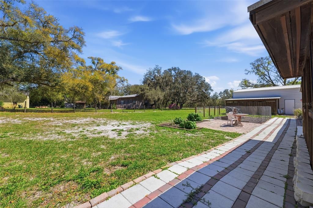 Active With Contract: $262,000 (3 beds, 2 baths, 1520 Square Feet)