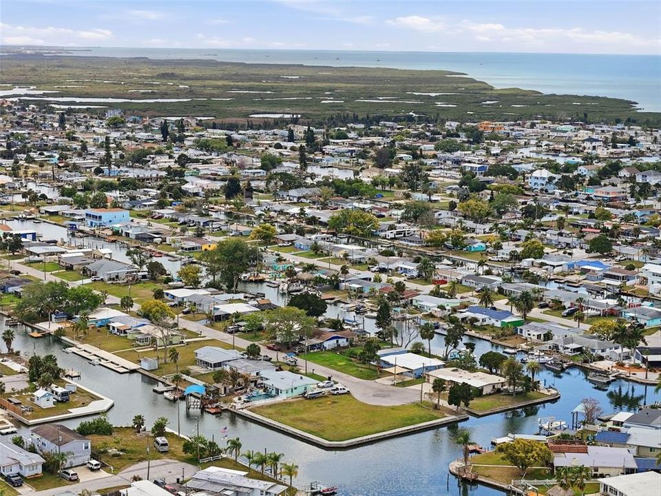 На продажу: $329,000 (0.25 acres)