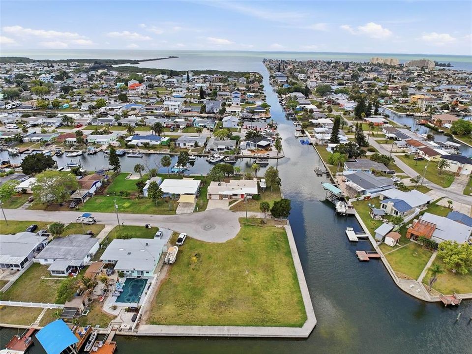 На продажу: $329,000 (0.25 acres)