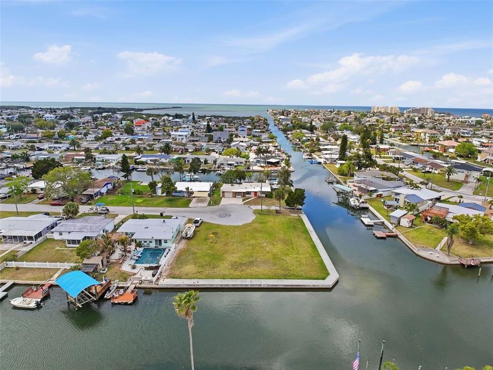 На продажу: $329,000 (0.25 acres)