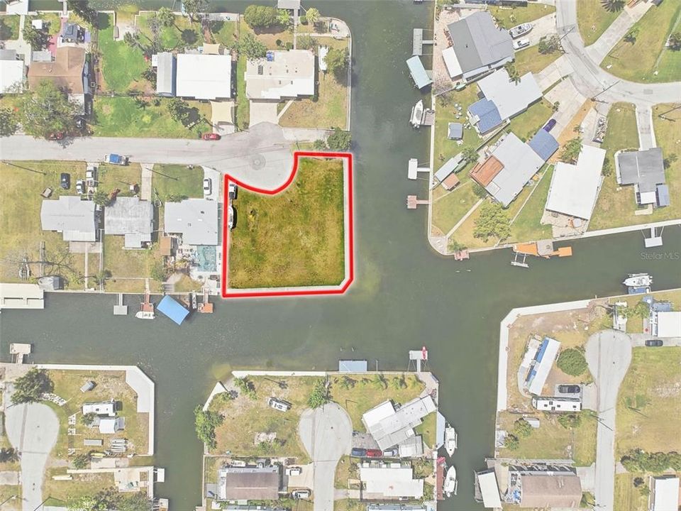 На продажу: $329,000 (0.25 acres)