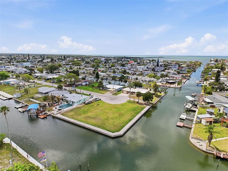 На продажу: $329,000 (0.25 acres)