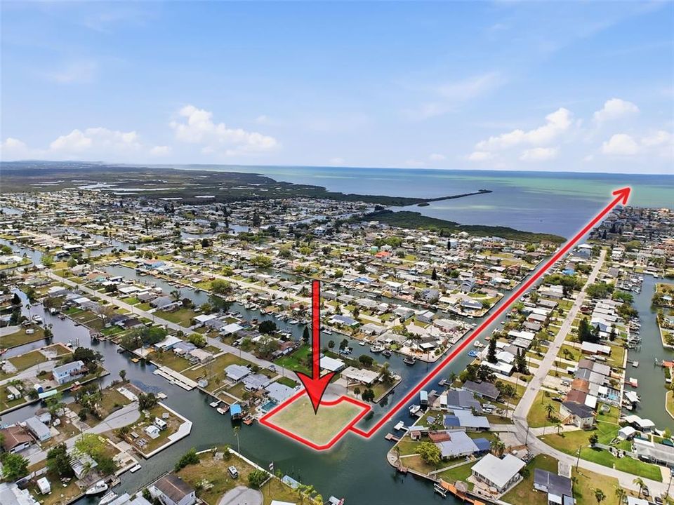 На продажу: $329,000 (0.25 acres)