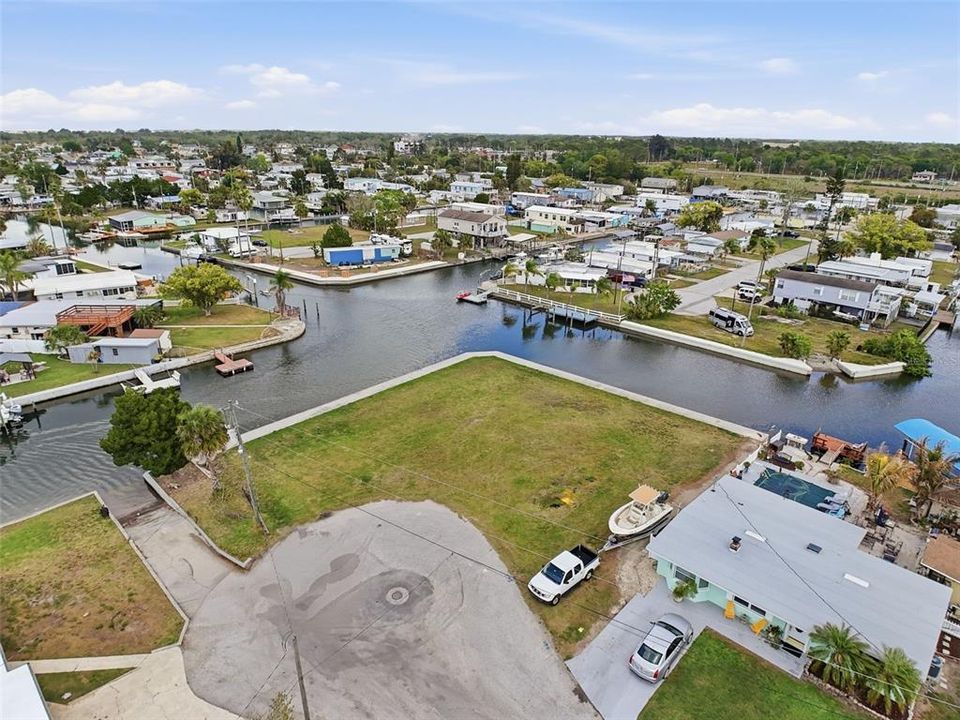 На продажу: $329,000 (0.25 acres)