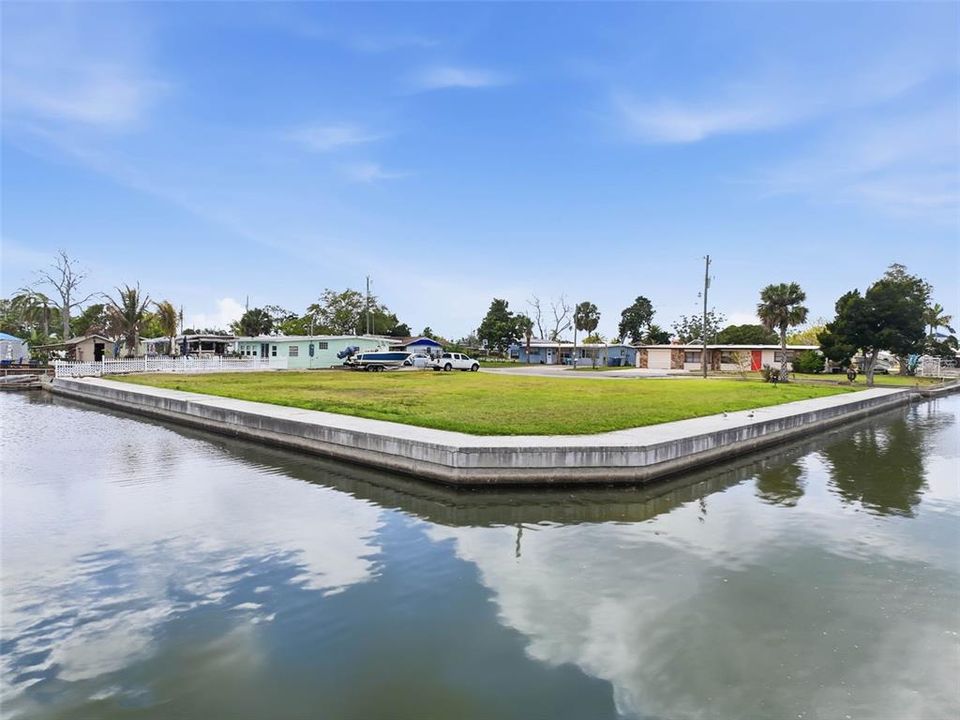 На продажу: $329,000 (0.25 acres)