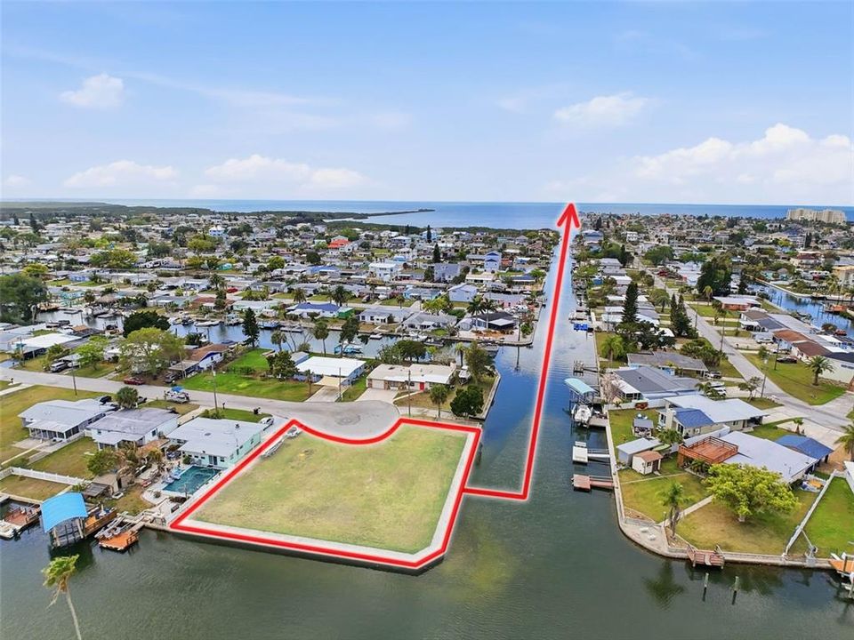 На продажу: $329,000 (0.25 acres)