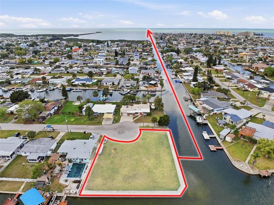 На продажу: $329,000 (0.25 acres)