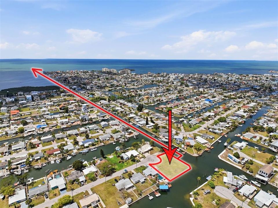 На продажу: $329,000 (0.25 acres)