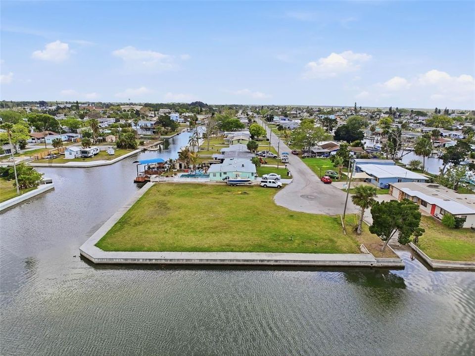 На продажу: $329,000 (0.25 acres)