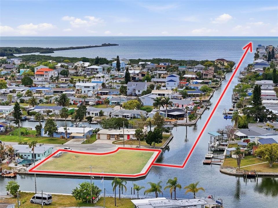 На продажу: $329,000 (0.25 acres)