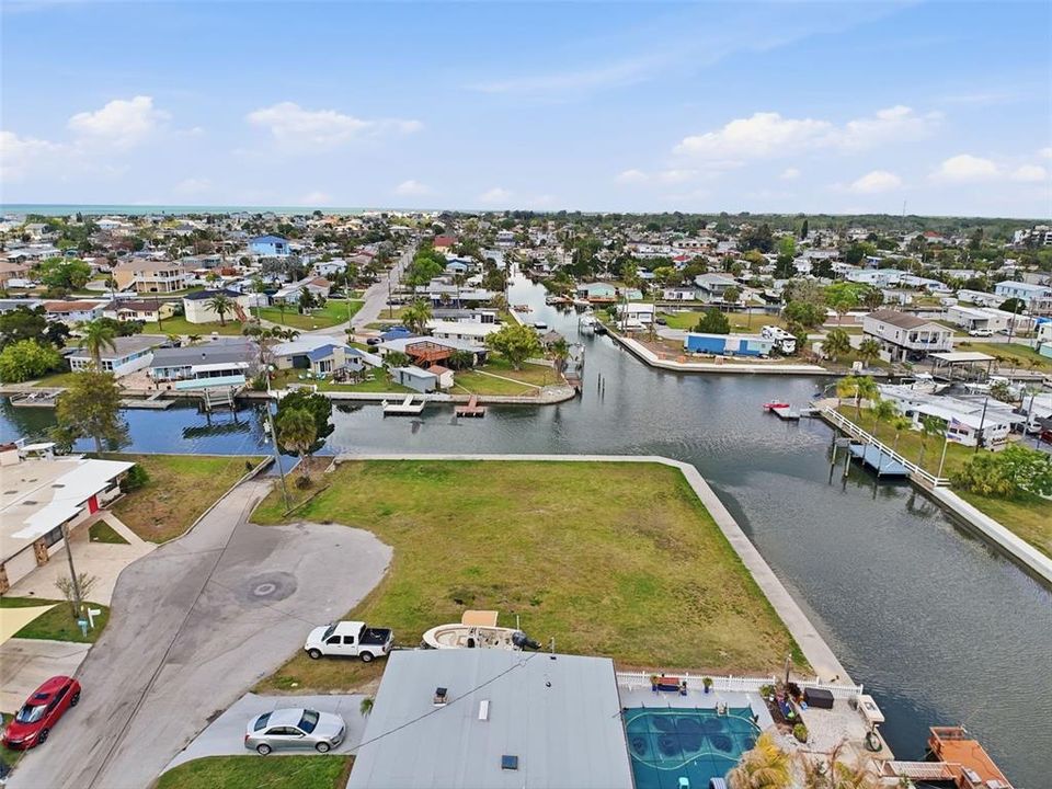 На продажу: $329,000 (0.25 acres)