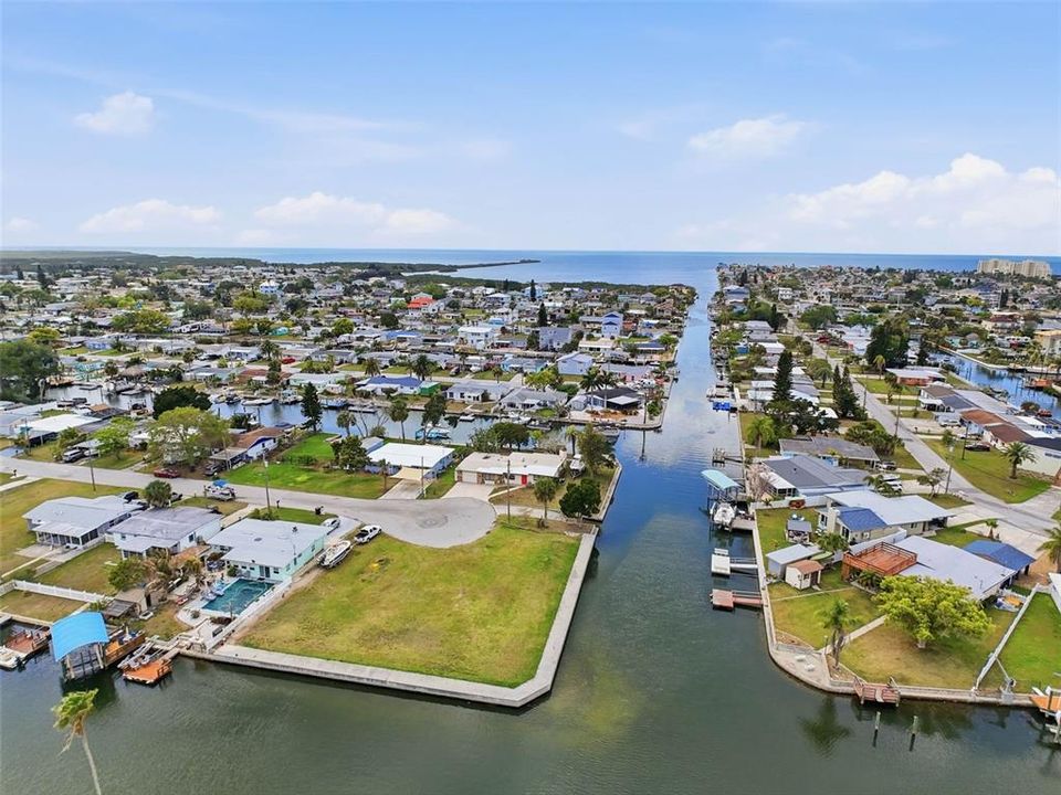 На продажу: $329,000 (0.25 acres)